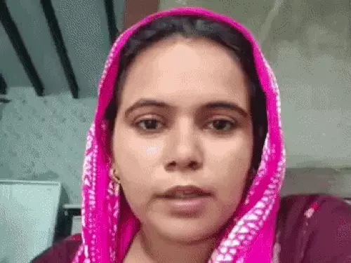 हरियाणवी गाने ‘भोला-भोली’ की रील पर विवाद: गंगा में प्रदीप बूरा ने पत्नी पूजा हुड्डा को उठाया, सोशल मीडिया पर छिड़ी बहस