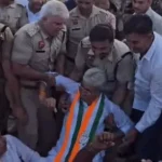 पंचकूला में BJP ऑफिस के बाहर कांग्रेस का प्रदर्शन: प्रदेशाध्यक्ष को पुलिस उठाकर ले गई, गोकुल सेतिया पुलिस से उलझे