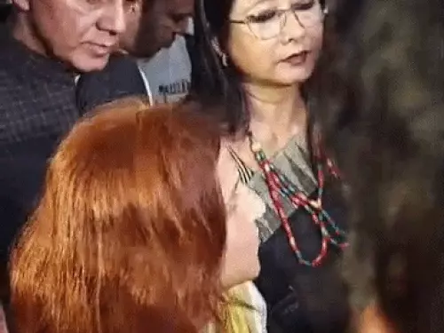 गुरुग्राम में सोनम वांगचुक से मिलने पहुंचे 15 सांसदों को पुलिस ने रोका: मेडिकल टीम से हेल्थ अपडेट ली, VIDEO जारी कर अनशन खत्म करने की शर्त बताई