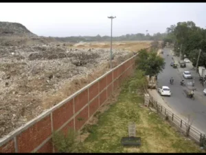 चंडीगढ़ में प्रदूषण और बदबू से राहत की तैयारी, डंपिंग ग्राउंड पर लगेगा साइंटिफिक फायरवॉल; टेस्टिंग के बाद ही जाएगा कचरा