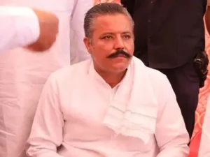 मुख्य आरोपी के परिवार पर वर्षों से आपराधिक मामलों के आरोप, अब तीसरी पीढ़ी का नाम भी केस में आया