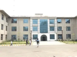फरीदाबाद मेडिकल कॉलेज में 4 नर्स सस्पेंड: इमरजेंसी में लापरवाही और बिजली चोरी पर कार्रवाई, 17 ने हॉस्टल नहीं किया खाली