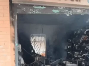 फतेहाबाद में गारमेंट्स शॉप में भीषण आग, शॉर्ट सर्किट से हादसा; गोदाम में रखा सामान भी जलकर राख