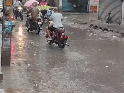 हरियाणा में तीसरे दिन भी बारिश का दौर जारी, 14 जिलों में अलर्ट; गुरुग्राम में सबसे ज्यादा वर्षा, तापमान 5°C तक गिरा