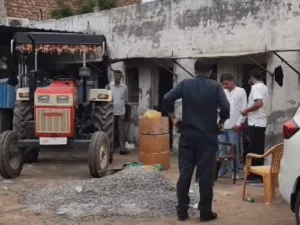 रोहतक में RO की आड़ में चल रही कथित अवैध शराब फैक्ट्री पर छापा, 1.22 लाख QR कोड बरामद
