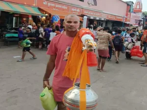 रिटायर्ड DSP जयभगवान हरिद्वार से कांवड़ लेकर पहुंचे भिवानी: युवाओं को नशामुक्ति का संदेश, बोले- जनसेवा करें