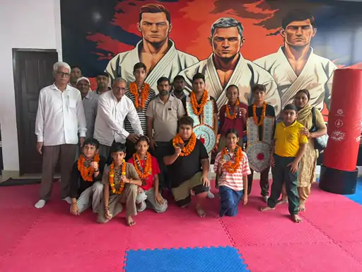 अंतरराष्ट्रीय कराटे स्पर्धा में भारत का शानदार प्रदर्शन: 1 गोल्ड समेत 7 पदक जीते, भिवानी लौटे खिलाड़ियों का स्वागत