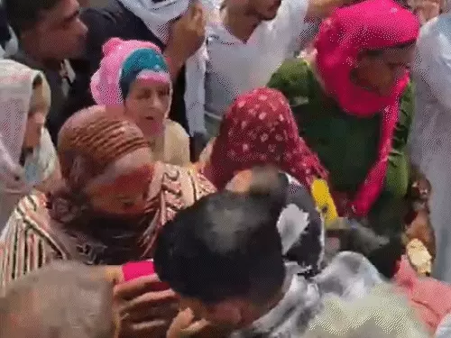 हिसार में 15वें दिन जीवन कुंडू का अंतिम संस्कार: 11 वर्षीय बेटे ने दी मुखाग्नि, खाप-किसानों ने दी श्रद्धांजलि