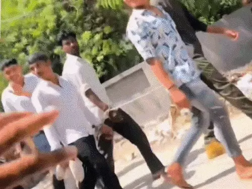 गुरुग्राम में सीक्रेट गर्लफ्रेंड रखी, पुलिस से बचकर आया: UP पुलिस पकड़ने पहुंची तो अंदर चली गोली; पेशी की VIDEO बनाता था