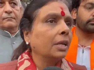 हरियाणा BJP अध्यक्ष के ‘कुर्ता-पायजामा टांगने’ वाले बयान पर बवाल: हिसार BJP ऑफिस के बाहर पुतला फूंका, जूते मारे