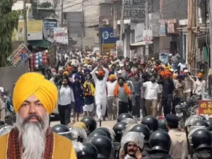 पंजाब के हिंदू नेता के खिलाफ हरियाणा में सिख संगठनों का प्रदर्शन: हाईवे जाम कर केस दर्ज करने की मांग
