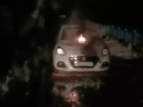 फतेहाबाद में चलती Swift Dzire में लगी आग: मौलवी ने कूदकर बचाई जान, पुलिस-लोगों ने बुझाने का प्रयास किया