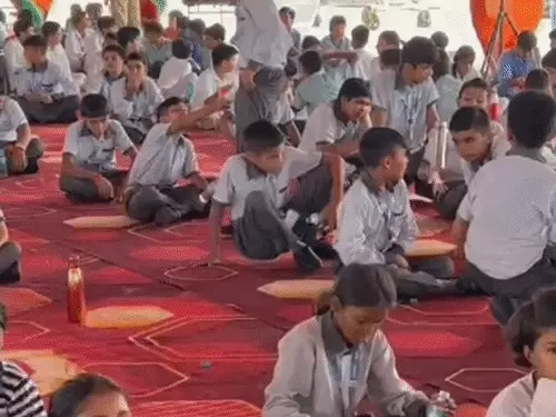 हांसी में स्वतंत्रता दिवस रिहर्सल के दौरान 750 बच्चे गर्मी से बेहाल: कई छात्रों की तबीयत बिगड़ी, SDM ने टीचरों को फटकारा