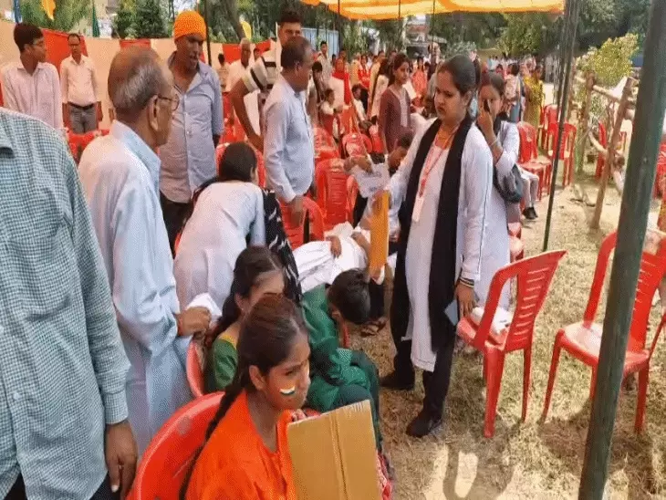 हांसी में धूप में बैठने से छात्राएं बेहोश: विरोध के बीच CM सैनी ने फहराया तिरंगा, कई लोगों को एंट्री नहीं मिली