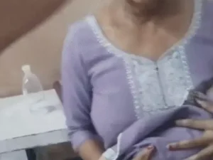 सिरसा सरकारी अस्पताल में 4 दिन के बच्चे पर चढ़ीं चींटियां, VIDEO: निक्कू वार्ड में परिजनों का हंगामा; स्टाफ पर लापरवाही का आरोप