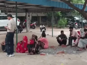 फरीदाबाद में युवती ने फंदा लगाकर दी जान: यूपी की रहने वाली थी, बीमारी से परेशान; एक महीने पहले भाई-भाभी के पास आई थी