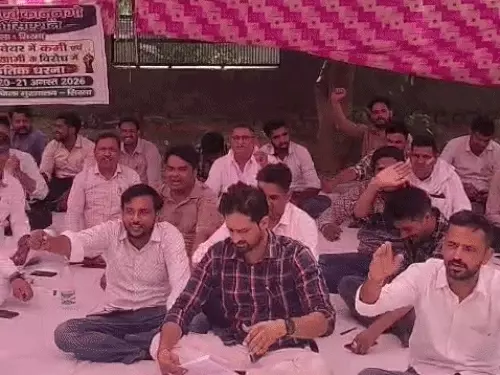 डीआरओ-तहसीलदार कमेटी ने फील्ड में किया सर्वे: सॉफ्टवेयर की खामियों पर सरकार सख्त, सिरसा में पटवारी-कानूनगो का धरना जारी