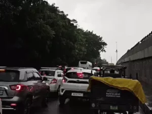 हरियाणा के 6 जिलों में बारिश: गुरुग्राम में काली घटा, नारनौल में जलभराव; 3 जगह अलर्ट