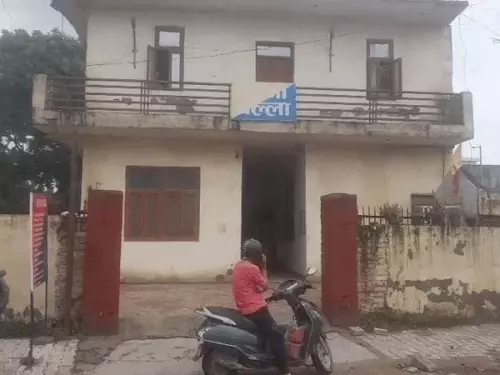 फरीदाबाद में सिगरेट पीने से रोकने पर युवक की हत्या: विरोध करने पर चाकू घोंपा, ओम एन्क्लेव में मची अफरा-तफरी