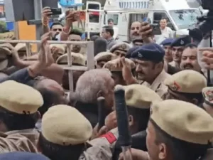 हरियाणा मानसून सत्र में ‘गुंडे’ शब्द पर हंगामा: 8 विधायक सस्पेंड; हुड्‌डा बोले- गेट पर धक्के मारे, 2 VIDEO सामने आए
