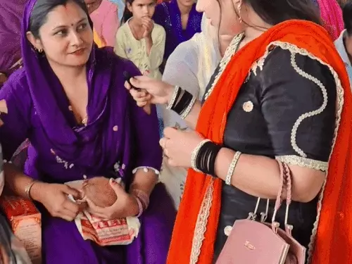 रोहतक का चौगानन धाम विवाद: ‘अश्लील CD-कैसेट बेचने वाले ने बनाया धाम’ का दावा, ₹500 में झाड़ा और ऑनलाइन बुकिंग की चर्चा; विवाद के बाद परिसर पर ताला