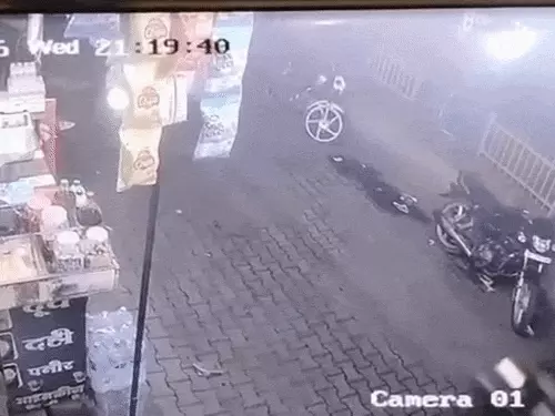 हिसार में कांवड़ियों की भीड़ के बीच फायरिंग: पति-पत्नी और 12 साल की बच्ची गोली लगने से घायल, MLA के अस्पताल के पास 6 बदमाशों की वारदात