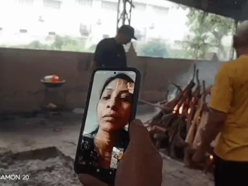 सोनीपत में VIDEO कॉल पर देखा पिता का अंतिम संस्कार: नौकरी और दूरी का हवाला देकर नहीं पहुंचीं शिक्षक बेटियां, ₹5100 भेजकर बोलीं- सब वीडियो भेज देना
