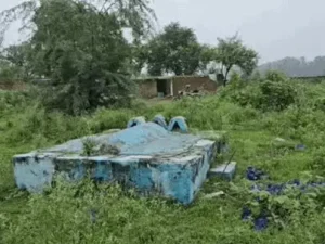 60 साल से कब्रिस्तान में रह रहा हिंदू परिवार: सोनीपत में कब्रों के बीच गुजरी 4 पीढ़ियां, गांव वालों से दूरी का दर्द