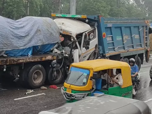 फरीदाबाद में हाईवे हादसा: खड़े ट्राले में घुसा डंपर, ड्राइवर-क्लीनर अंदर फंसे; दिल्ली-मथुरा रोड पर लगा लंबा जाम