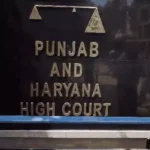 हरियाणा में थाने के सामने 7 लोगों पर ताबड़तोड़ फायरिंग: 30 राउंड गोलियों से ब्लैक स्कॉर्पियो छलनी, रिवॉल्वर लेकर भागता दिखा हमलावर