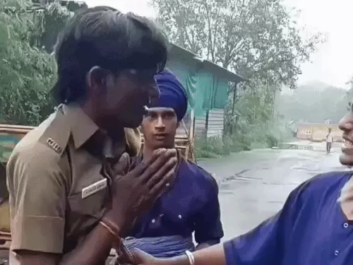 चंडीगढ़ के होमगार्ड को निहंग ने 3 थप्पड़ मारे, VIDEO: मोहाली बॉर्डर पर डोरी से खींचा, गालियां भी दीं