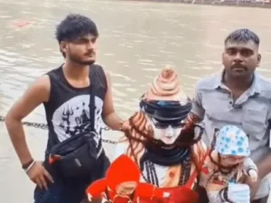 निसंतान बहन के लिए भाई की अनोखी कांवड़: डॉल वाली कांवड़ लेकर रोज 35 KM चल रहे फौजी, 12 साल बाद मिली खुशखबरी