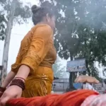 हरियाणवी फैशन डिजाइनर की अनोखी कांवड़: 15 युवतियों संग डांस करते हुए खींच रहीं रथ, स्वागत पर देती हैं टेलरिंग फीता; 9 राज्यों में 45 ब्रांच