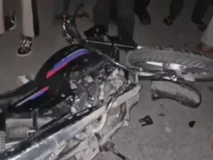 करनाल में डायल-112 की गाड़ी और बाइक में टक्कर: युवक गंभीर, परिजन बोले- रॉन्ग साइड आ रही थी पुलिस; हेडलाइट भी बंद
