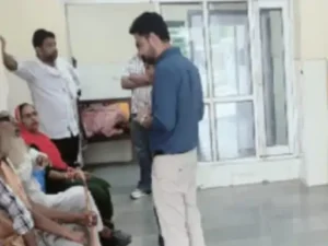 कैथल नागरिक अस्पताल में दो युवकों पर चाकू से हमला: पुराने विवाद में वारदात, मेडिकल कराने पहुंचे थे; रोहतक PGI रेफर