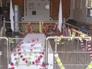 महेंद्रगढ़ में मंदिर का दानपात्र तोड़कर नकदी चोरी, CCTV में कैद हुए दो युवक; पहले की रेकी, फिर वारदात