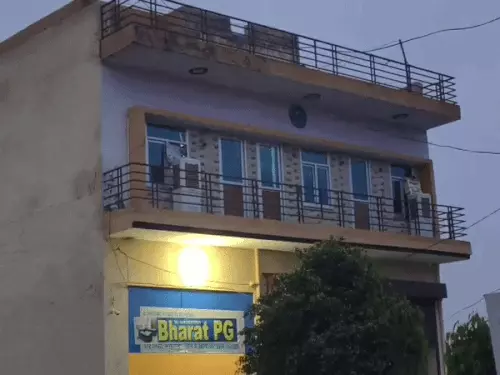 नारनौल में कृषि भूमि पर 2-3 मंजिला PG: नियमों पर सवाल, छात्रों की सुरक्षा और भोजन-पानी की गुणवत्ता पर उठे सवाल