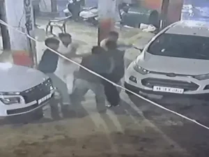 पानीपत में वर्कशॉप में घुसकर मैकेनिक से मारपीट: रिपेयरिंग के पैसे मांगने पर विवाद, लोहे की रॉड से हमला; 3 पर केस