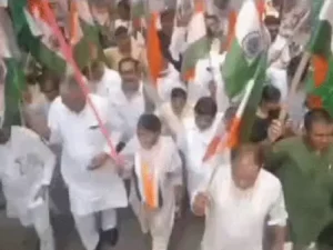 रोहतक में BJP मंडल अध्यक्ष ने लहराया उल्टा तिरंगा: चेयरपर्सन के नेतृत्व में निकली तिरंगा यात्रा, VIDEO वायरल