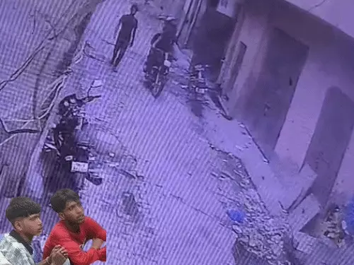 पानीपत में दिनदहाड़े मकान से ₹25 हजार कैश-जेवर चोरी: राशन लेने गई थी बेटी, पड़ोसी पर ताला खोलकर घुसने का आरोप